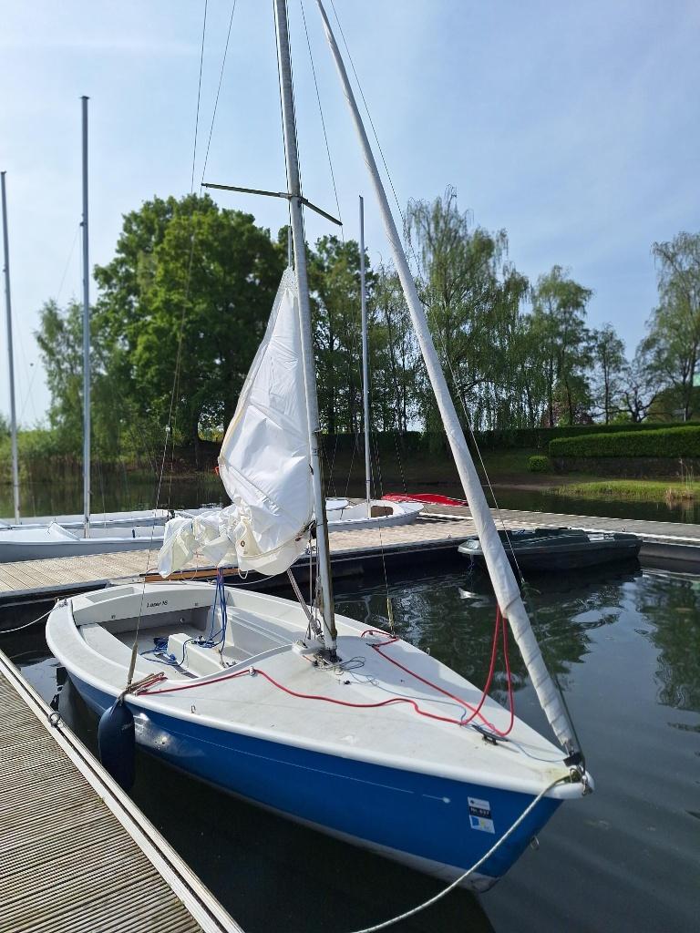 Mooie retro Laser 16 inclusief trailer en 2 sets zeilen., Ophalen, Laser, Gebruikt, Fok