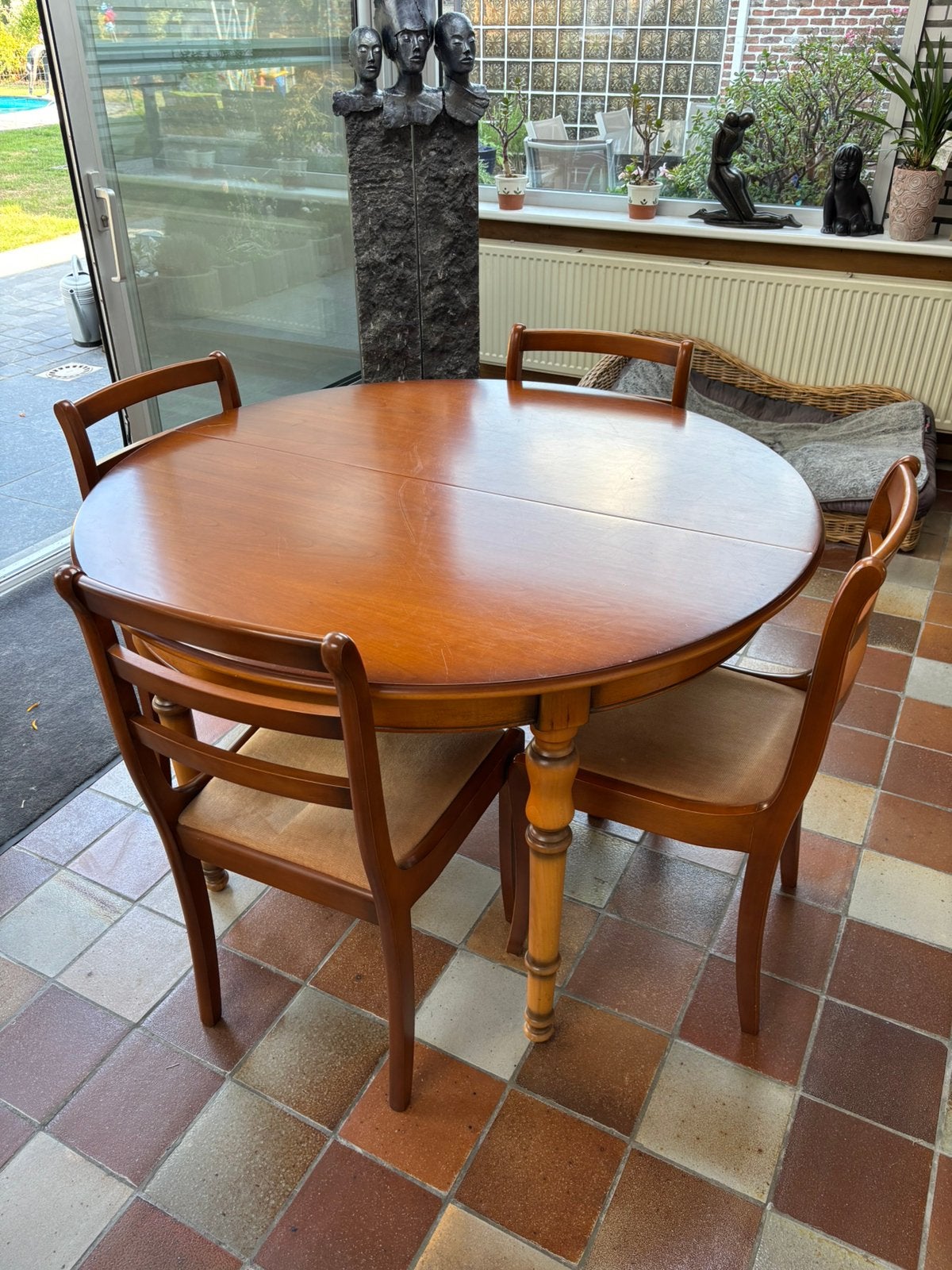 Eettafel met 5 stoelen in kersenhout, Huis en Inrichting, Ophalen, Gebruikt, Licht klassiek, 4 tot 6 stoelen