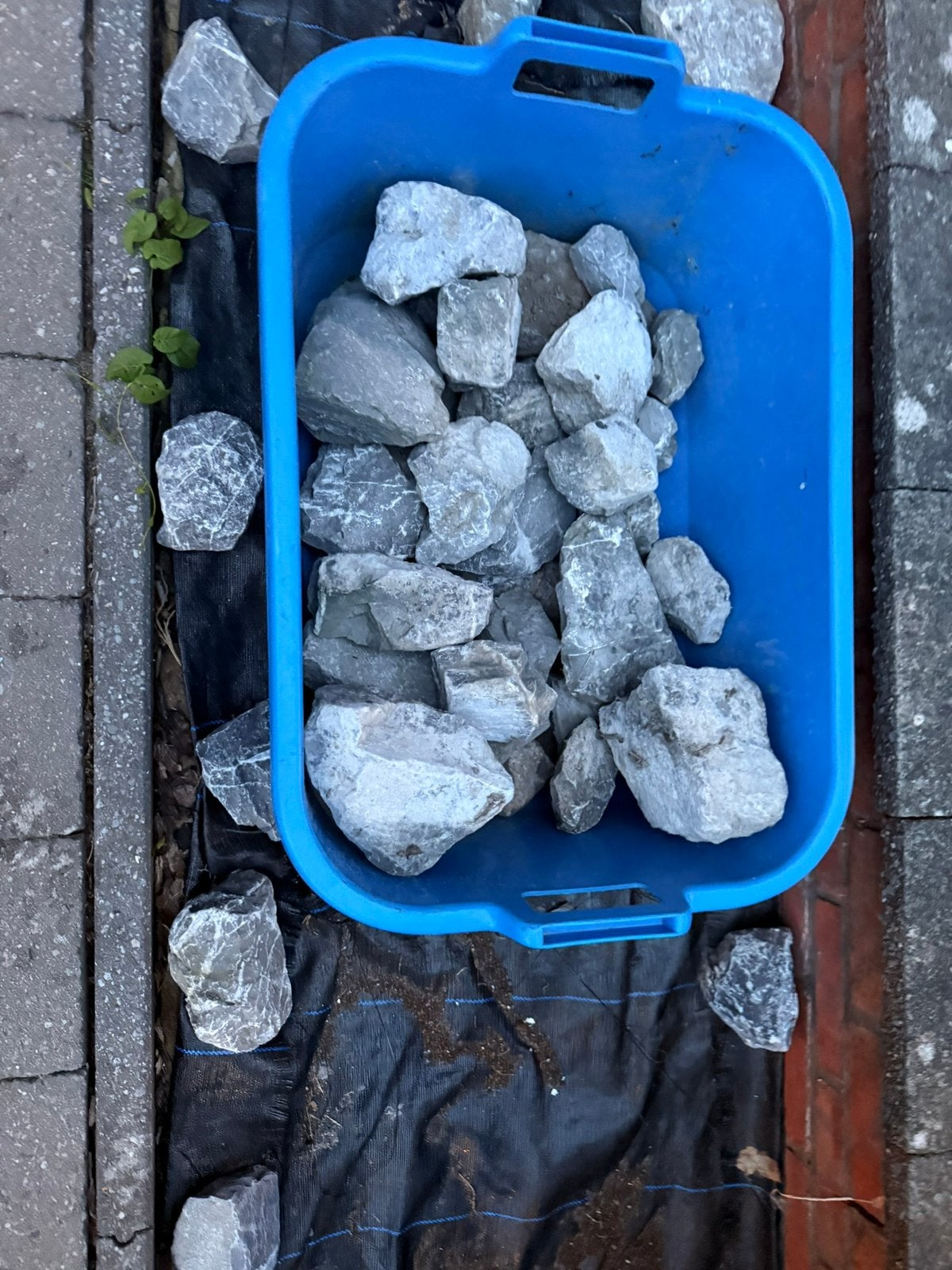 Gratis stenen uit steenkorven, Tuin en Terras, Ophalen, Zo goed als nieuw, Grijs, Kei