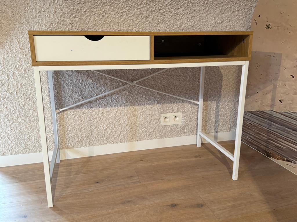 Bureau Trappedal Jysk, Huis en Inrichting, Bureaus, Ophalen, Zo goed als nieuw, Jysk