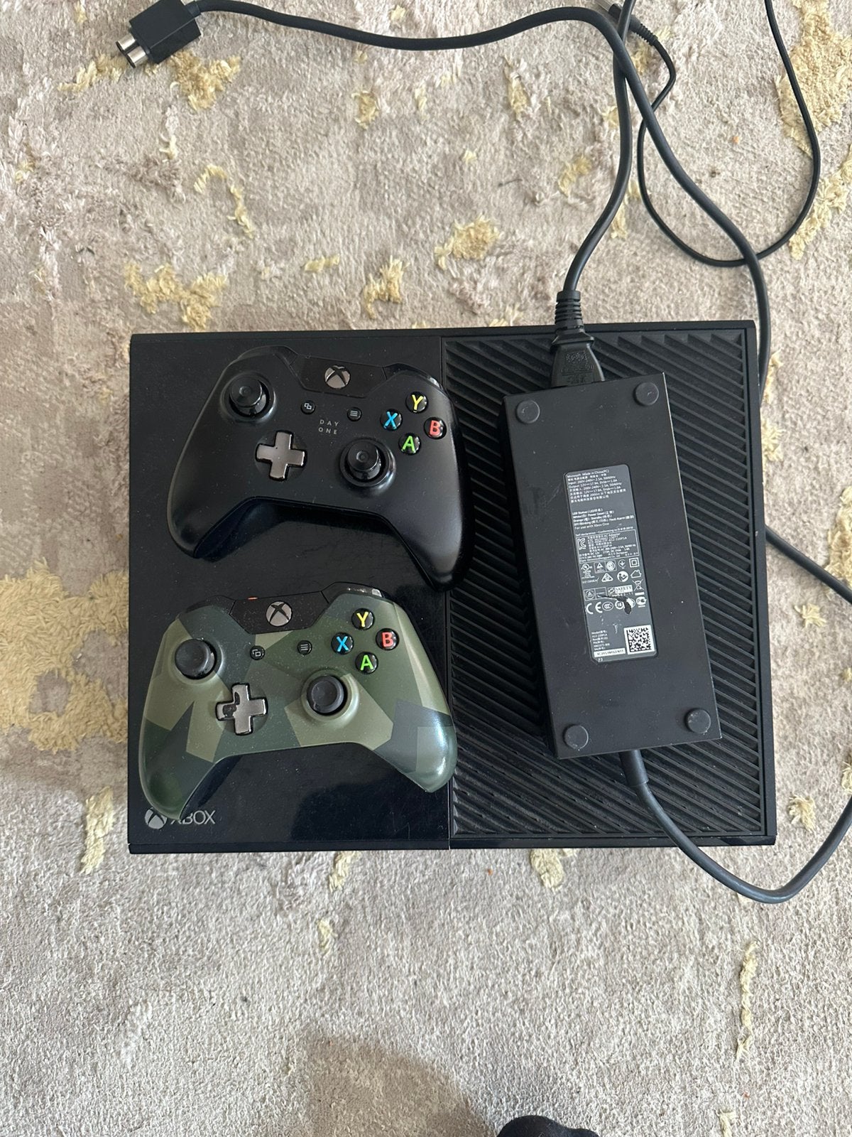 Xbox One avec des tonnes de jeux et 2 manettes !, Enlèvement, Utilisé, Xbox One