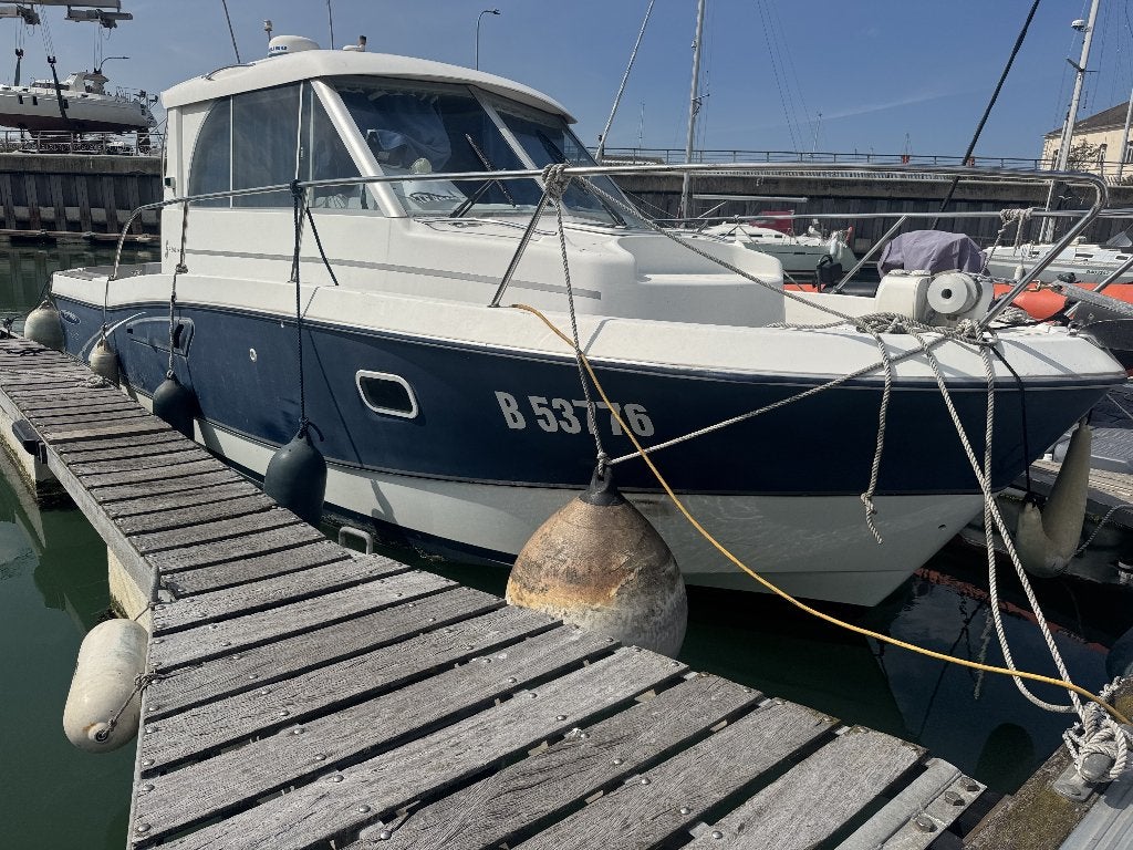 Beneteau 760, 3 m, Diesel, Bateau à cabine, Moteur in-bord