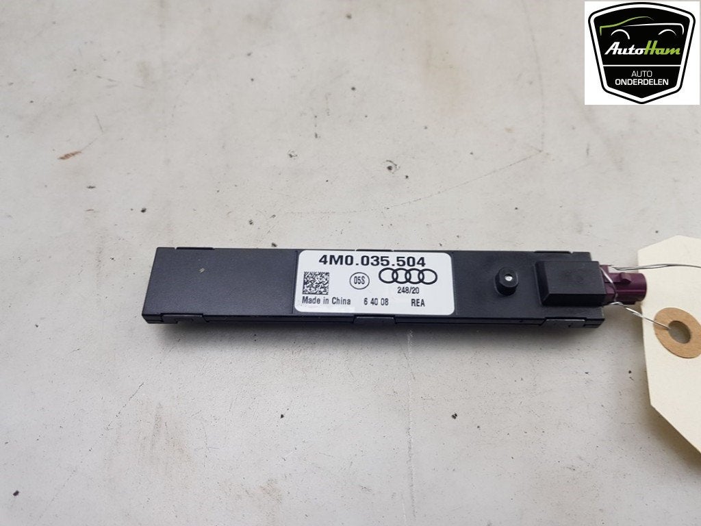 AMPLIFICATEUR D'ANTENNE Porsche Taycan (Y1A), Porsche Deutschland GmbH, Porscheplatz 1
70435  Stuttgart, DE, Porsche, Info@porsche.de