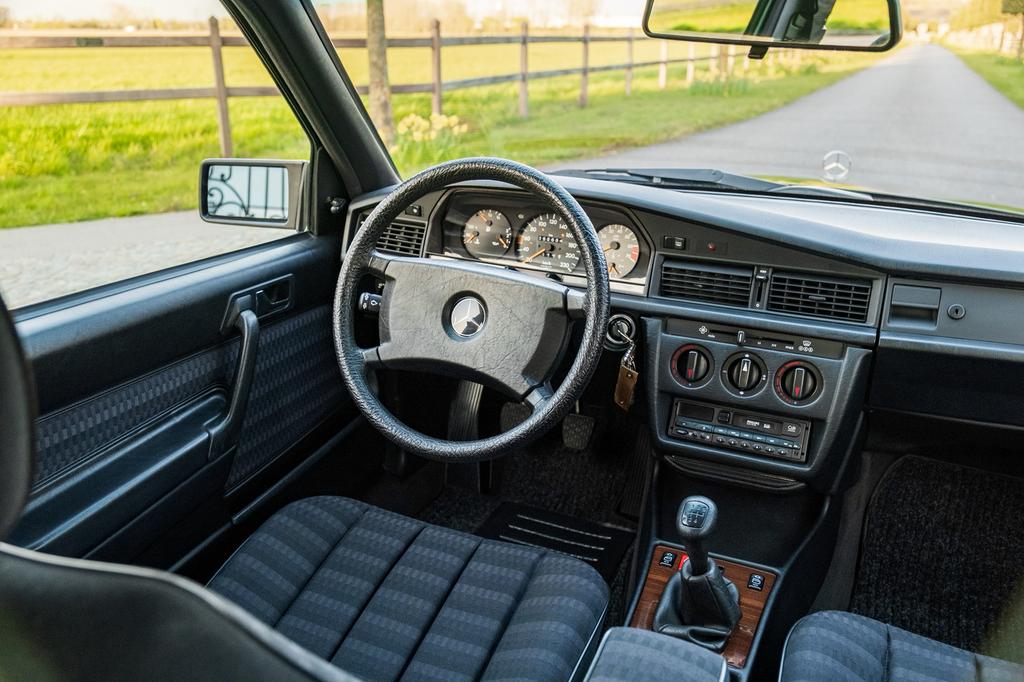 Mercedes-Benz 190E, 2.0, Manueel, Schuifdak, Auto's, Mercedes-Benz, 90 kW, 4 deurs, Zwart, 4 cilinders