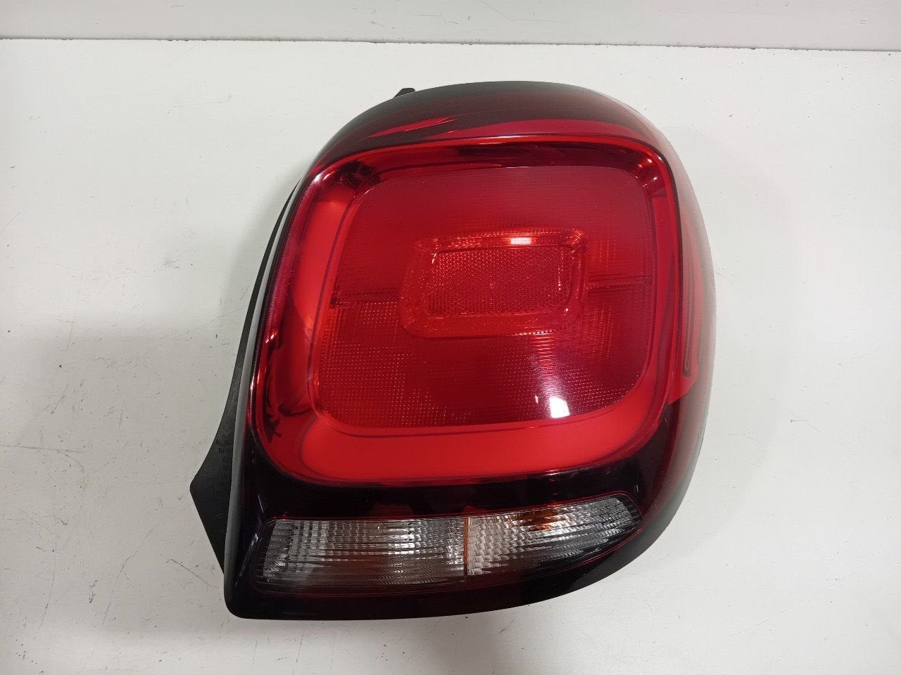 Achterlicht carrosserie rechts Citroën C1, Onderdelen@venauto.nl, Van der Ven Autorecycling B.V., Gebruikt, Ettenseweg 76, 4706 PB Roosendaal, The Netherlands