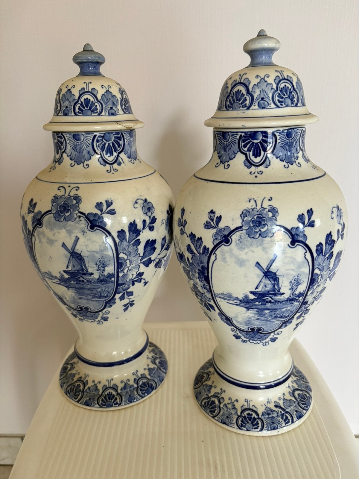 2  vases de Delft, Enlèvement