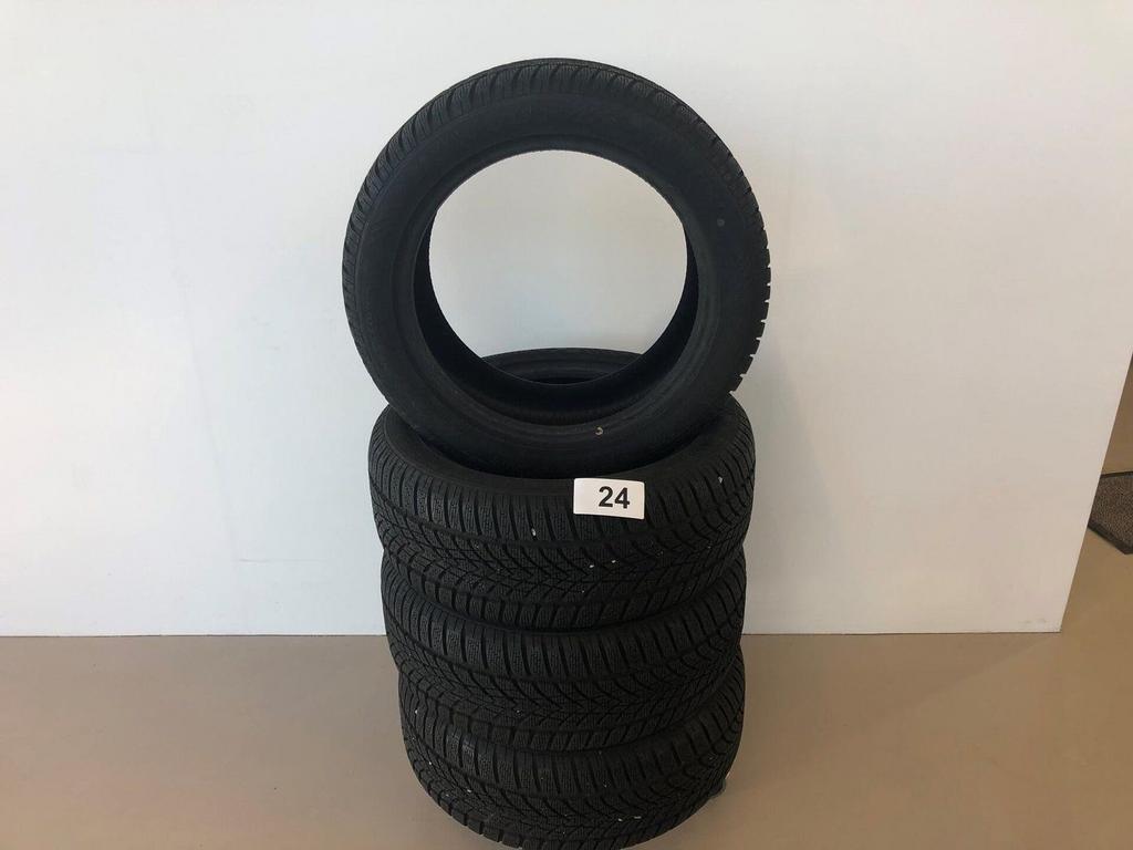 Winterbanden 225/50 R17 4 stuks Dunlop, Auto-onderdelen, Banden en Velgen, Ophalen, Gebruikt, -, -