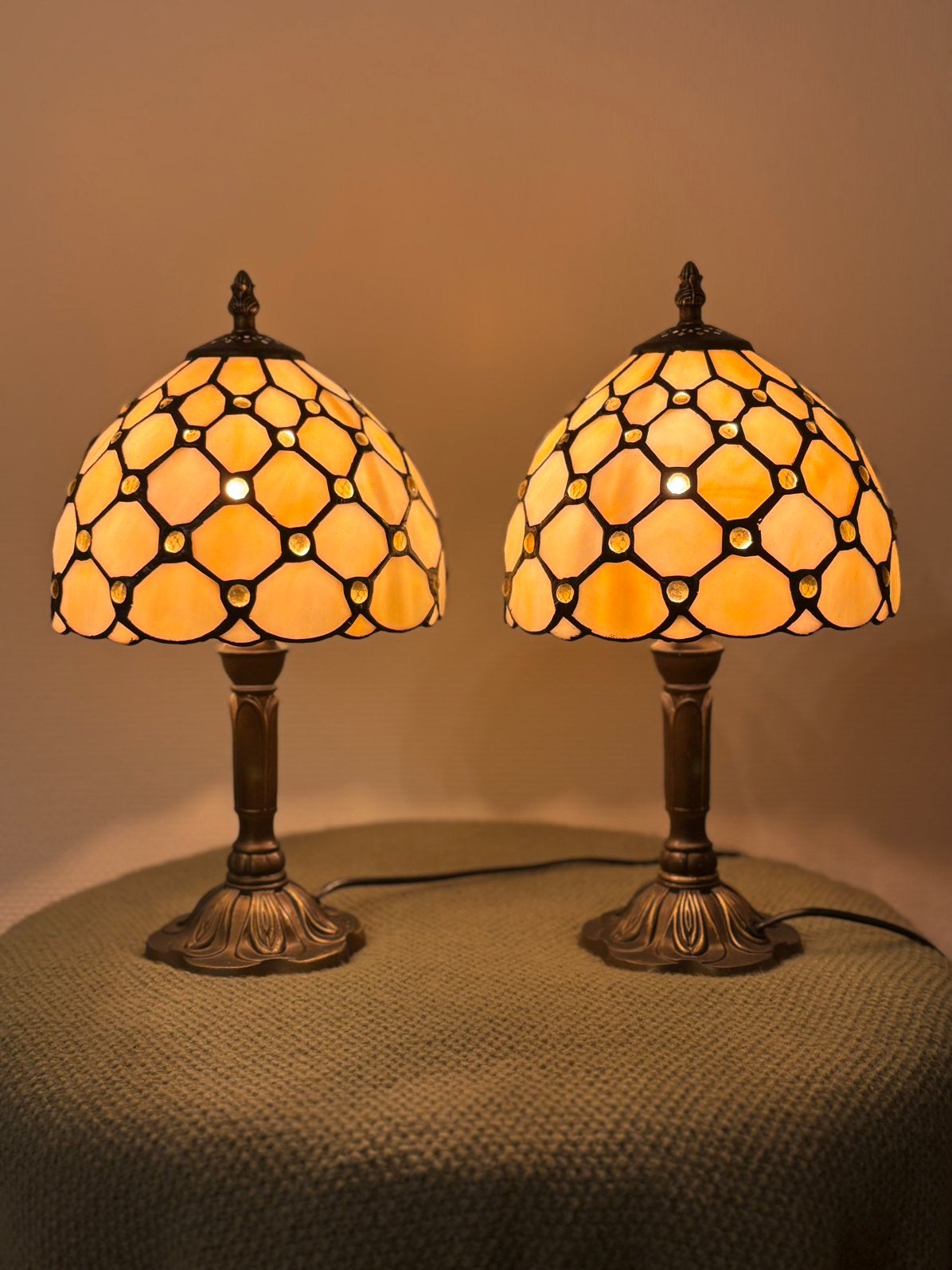 2 Handgemaakte Tiffany stijl lampen – parel & créme, Ophalen of Verzenden, Zo goed als nieuw, Glas
