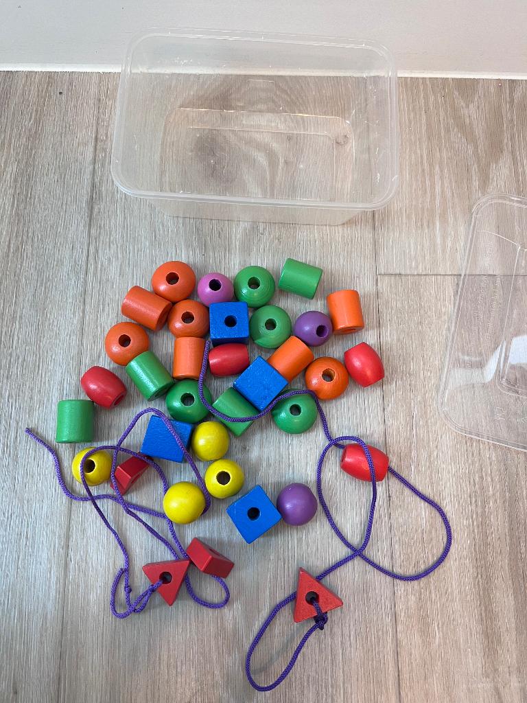 Gekleurde houten kralen om te rijgen, Kinderen en Baby's, Ophalen, Zo goed als nieuw, Bouwen