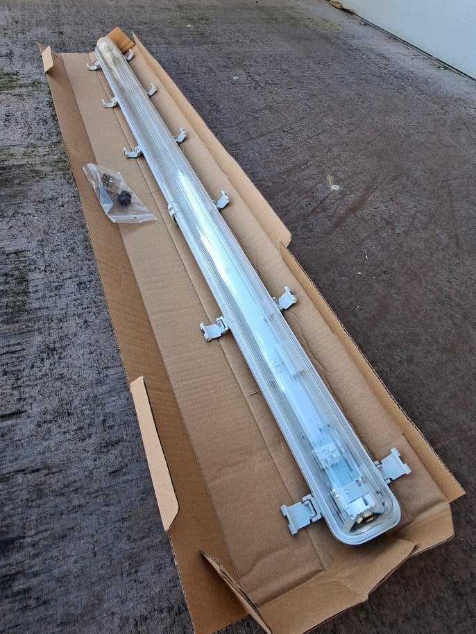 2 nieuwe led tl armaturen 120 cm lang - IP65, Bricolage & Construction, Enlèvement, Neuf, Moins de 50 watts, Armature