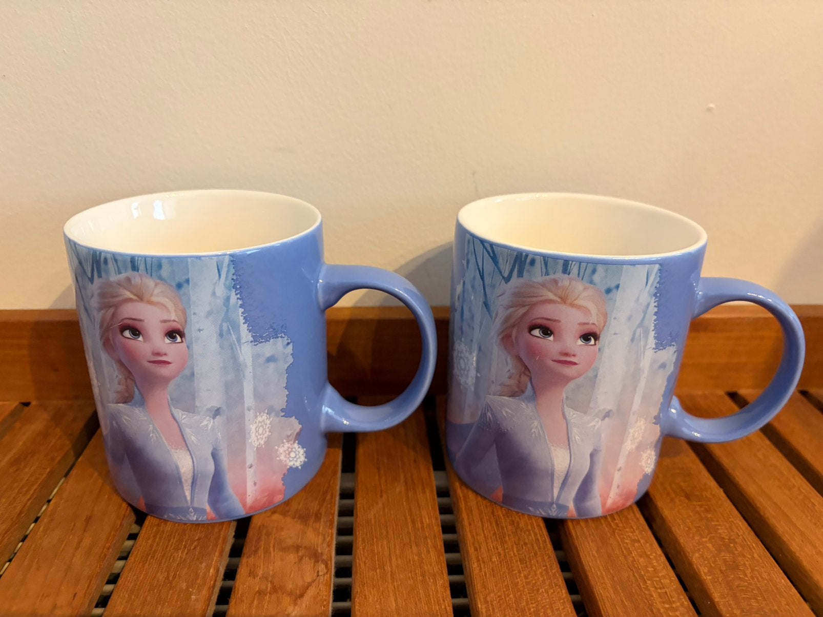 Set van 2 mokken Frozen II, Huis en Inrichting, Keuken | Servies, Ophalen, Zo goed als nieuw, Porselein, Kop(pen) en/of Schotel(s)