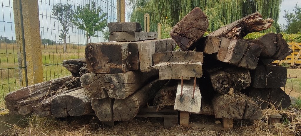 Gratis: Dikke houten balken  en treinbils, Doe-het-zelf en Bouw, Gebruikt, 25 tot 50 mm, 200 tot 250 cm, Balk