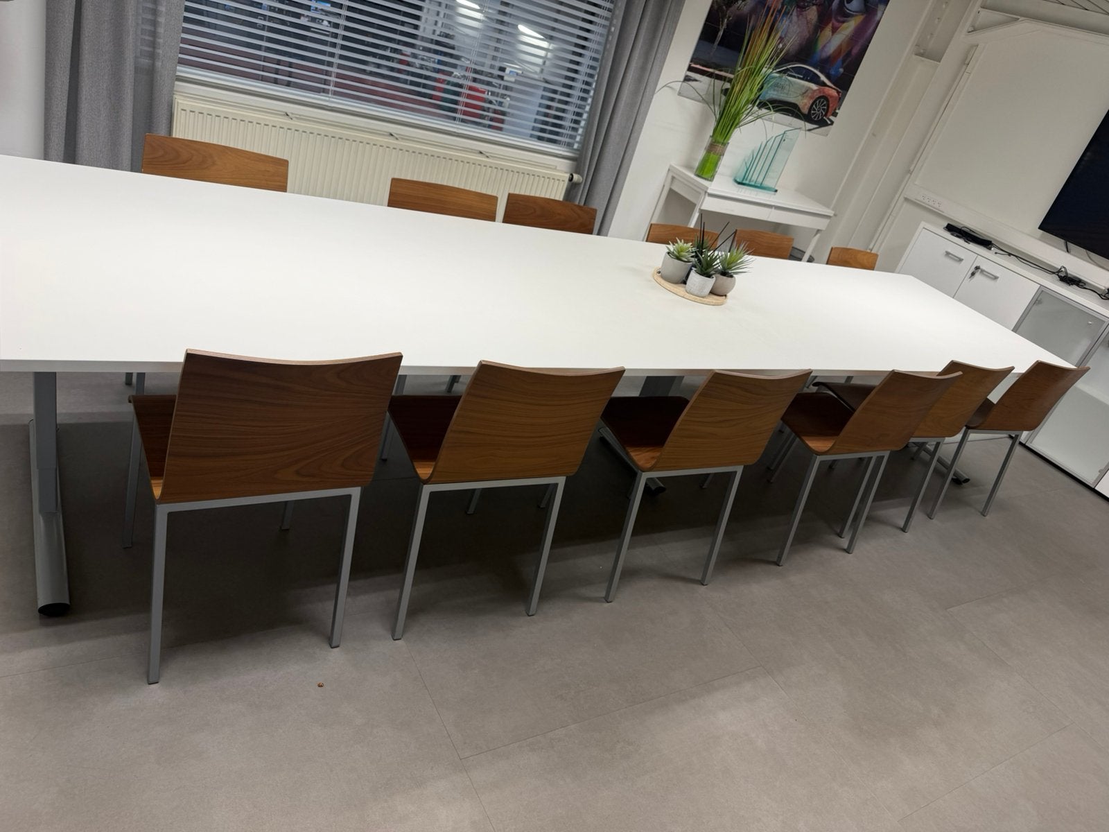 2 vergadertafels wit incl 16 stoelen in hout en kast, Ophalen, Kast