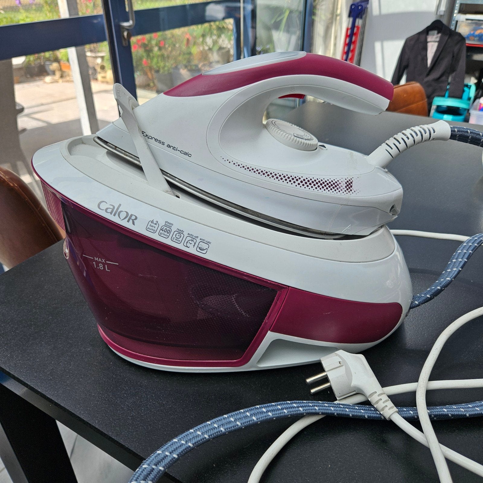 stoomgenerator- strijkijzer merk calor 1,8 liter,  antikalk, Elektronische apparatuur, Strijkijzers en Strijkplanken, Ophalen