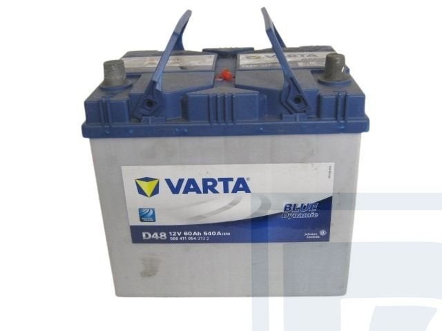 Volvo Accu 12 volt plus pool links ( 74amp/680A ) zwarte bak, Ophalen of Verzenden, Nieuw
