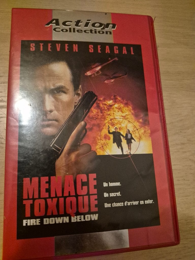 K7 VHS Menace toxique, Cd's en Dvd's, Ophalen of Verzenden, Zo goed als nieuw, Actie en Avontuur, Frans