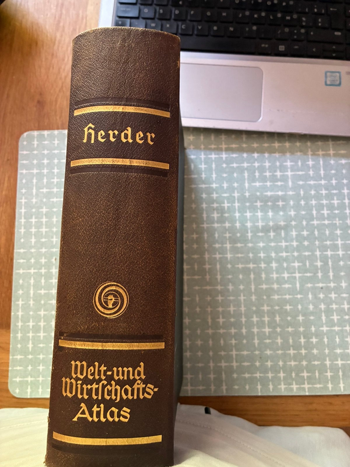 Der grose herder 1932 herder  en welt und wirtschaftsatlas, Ophalen of Verzenden, Gelezen, Complete serie
