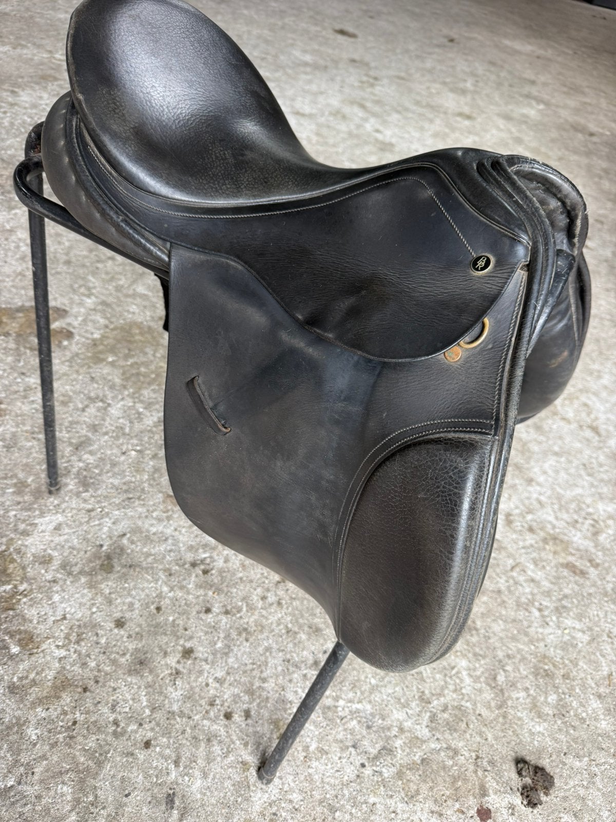 Selle BR, Siège semi-creux, Système d'ajustement, Polyvalence, L (17.5 pouces)