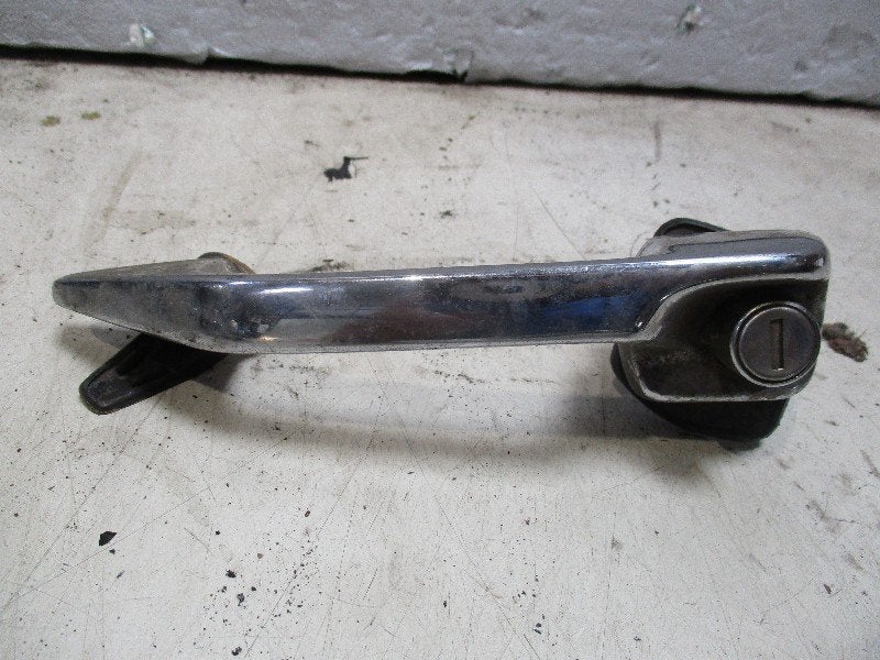 POIGNEE EXTERIEURE AVANT GAUCHE / 8 (W115) (115-766-01-01), Mercedes-Benz, Utilisé, Avant, Dialog.mb@mercedes-benz.com