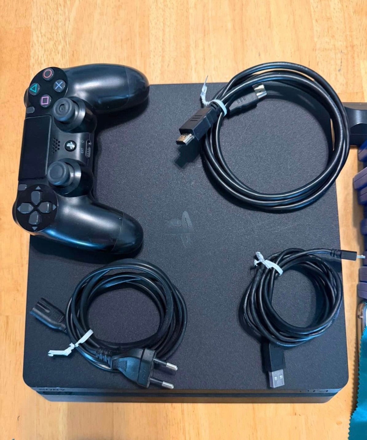 Ps4 slim avec le lot de 10 jeux, Games en Spelcomputers, Spelcomputers | Sony PlayStation 4, Ophalen, Zo goed als nieuw, Met 1 controller