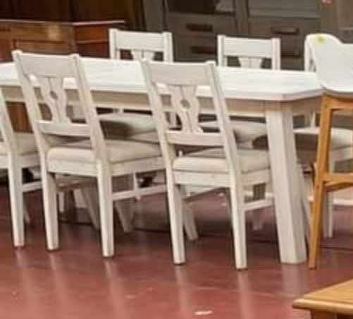 Houten ecru wit tafel..Stevige rechte  poten, Ophalen