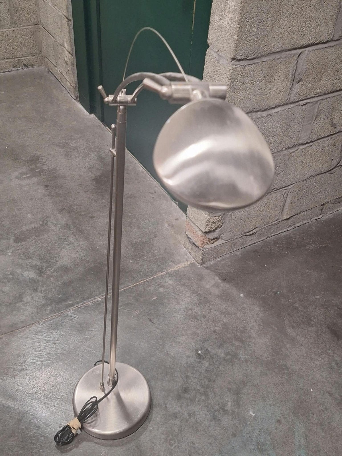 Lampe sur pied, Enlèvement