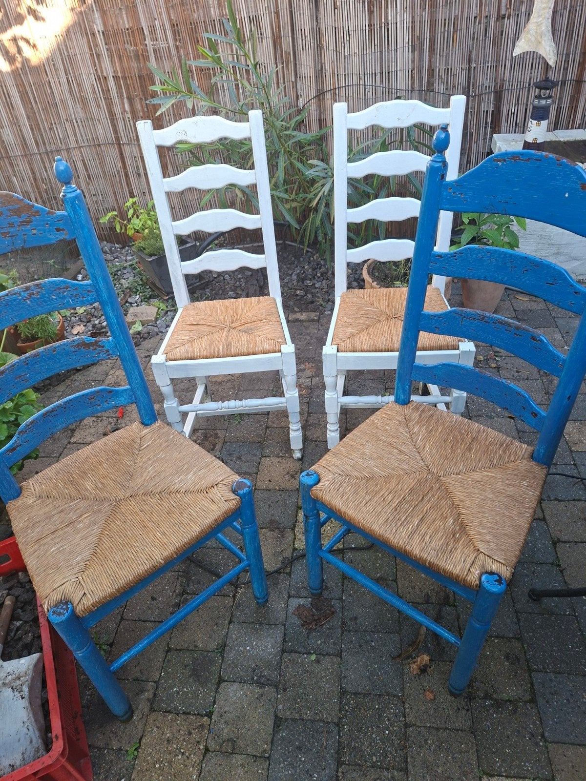 GRATIS vier houten stoelen met rieten zitting, Ophalen