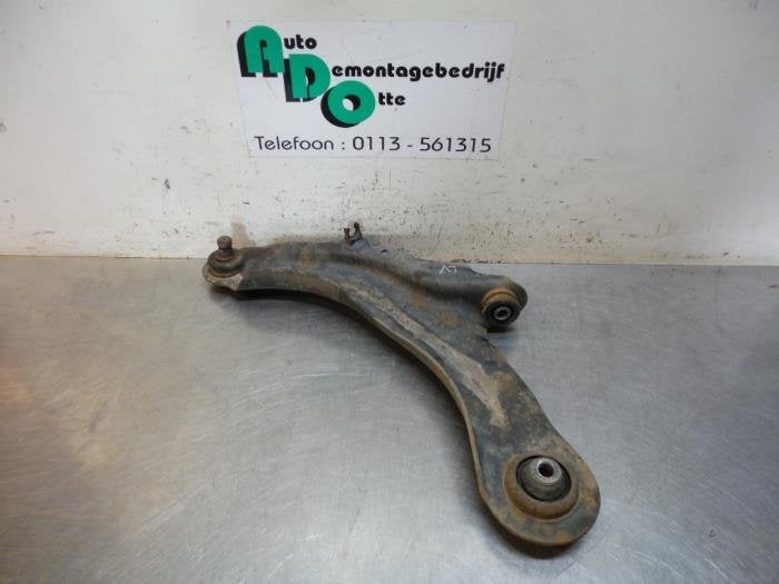 Bras de suspension avant gauche d'un Renault Scenic (Scenic, Renault, -, 3 mois de garantie, Utilisé