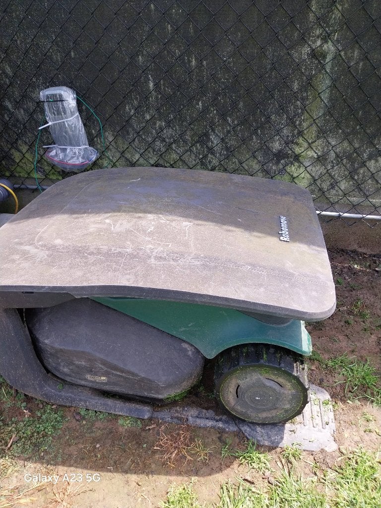 Robotmaaier Robomow, Jardin & Terrasse, Tondeuses robotisées, Utilisé, Plus de 25 cm, Avec capteur de pluie, Contrôlable via l'application