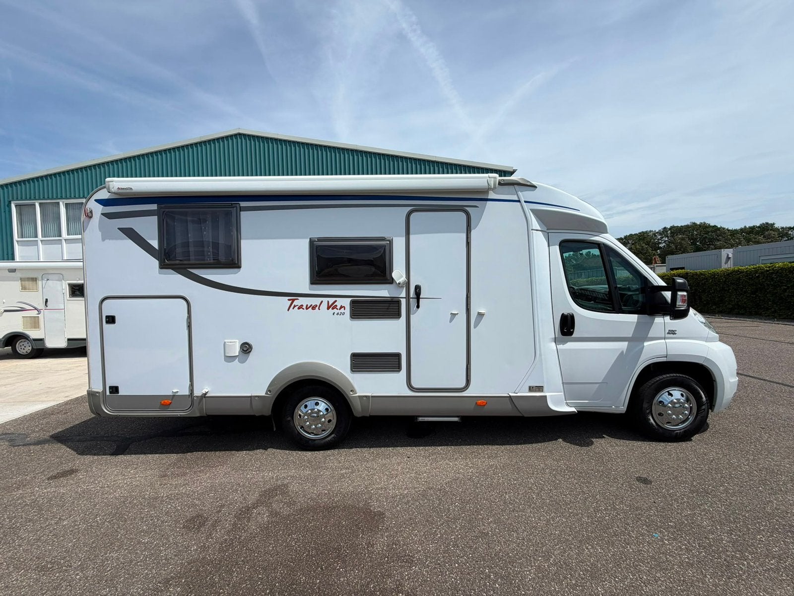 Lits jumeaux Bürstner Travel Van T620 | Garage XL | Clima, Caravanes & Camping, Camping-cars, Siège de train, Jusqu'à 4, 6 à 7 mètres