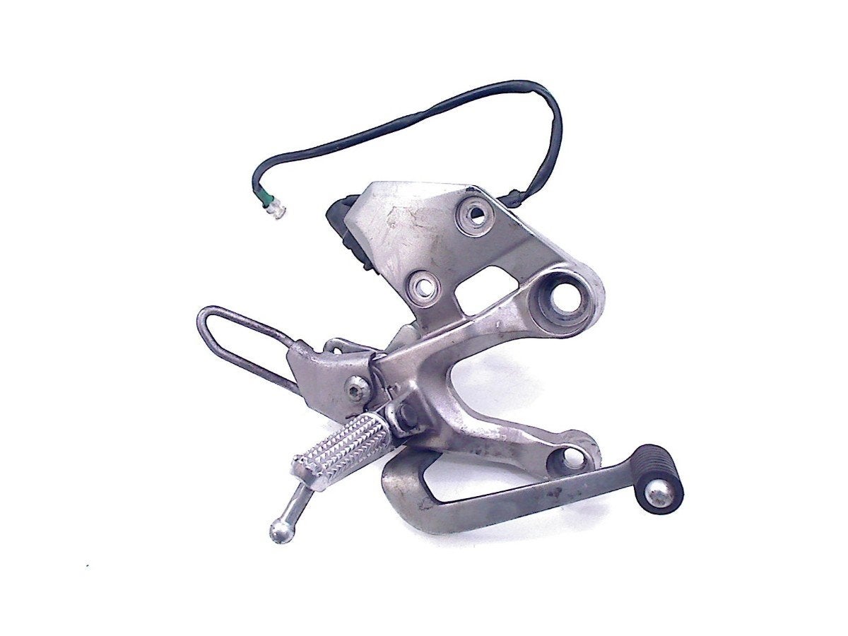 REPOSE PIEDS AVANT DROIT Yamaha, Dhr. S. di Majo, Utilisé, Info@cama-motorparts.nl, P.J. Troelstraweg 8 8
3144 CX  MAASSLUIS, NL