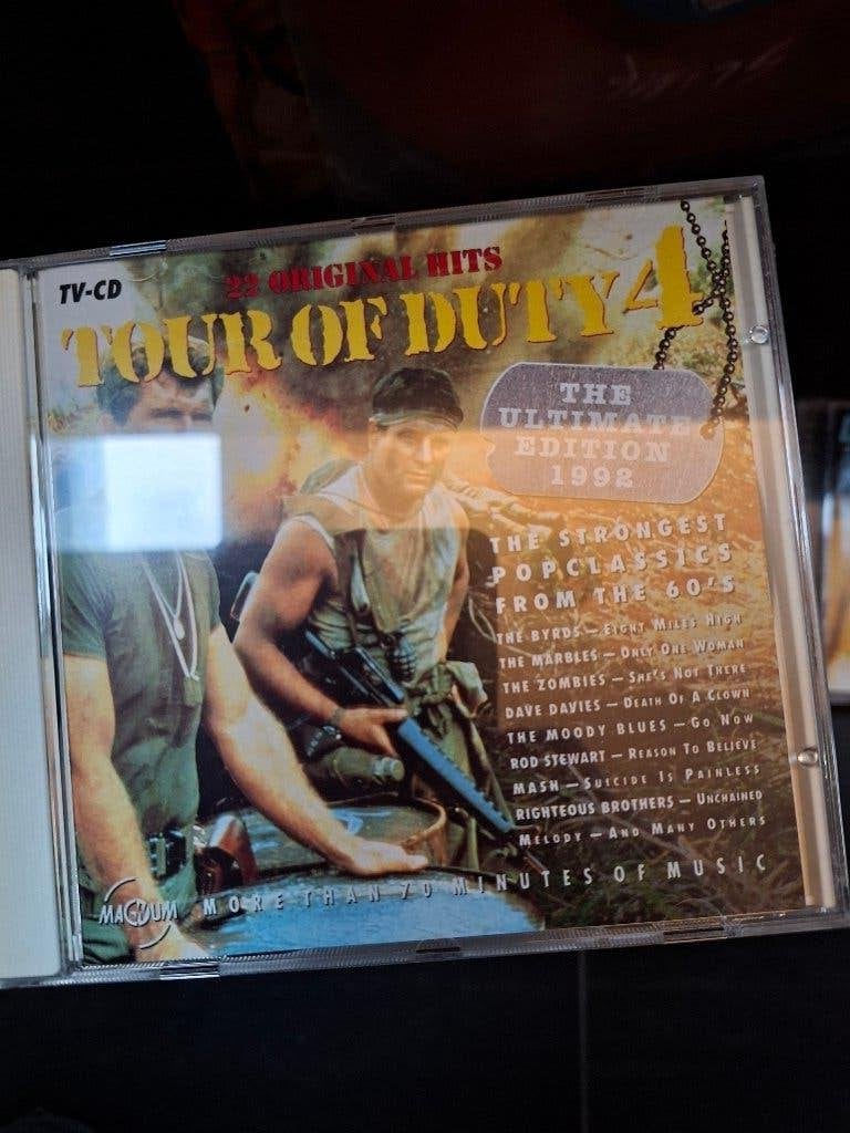 cd - various - tour of duty 4, Enlèvement ou Envoi, Comprend un livret, Comme neuf, Compilation