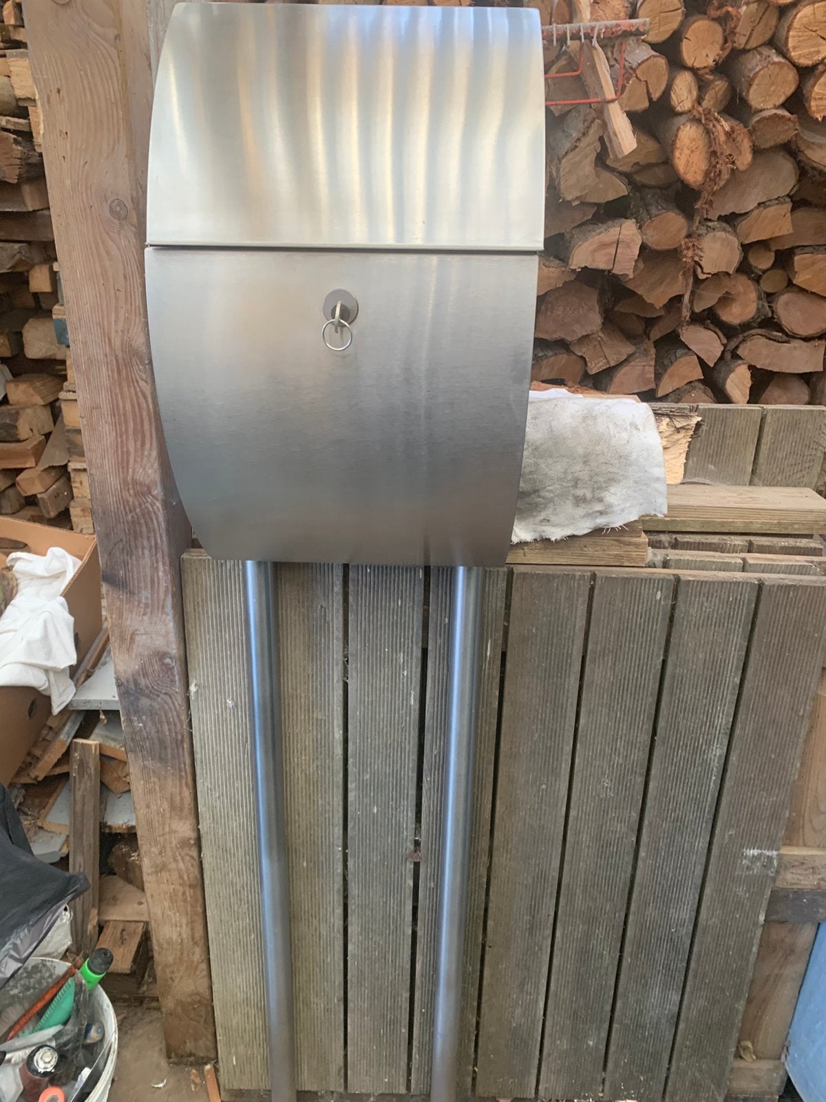 Boîte aux lettres en inox sur poteau, Enlèvement, Comme neuf, Inox, Sur pied