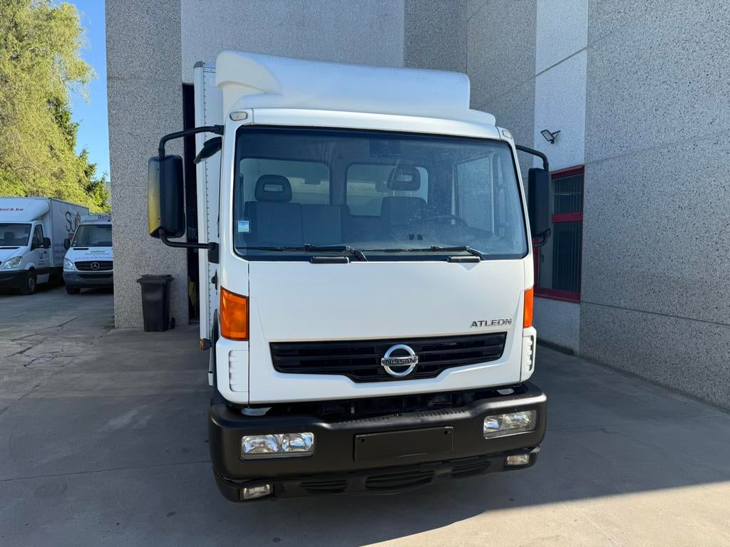 Nissan Atleon 3.0 de 2013 avec seulement 70000 km! Detaré !, Auto's, Bestelwagens en Lichte vracht, Bedrijf, Diesel, Te koop, Nissan