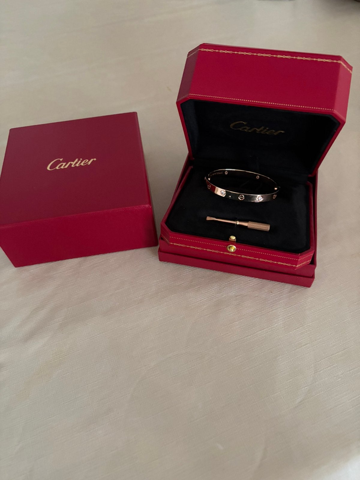 Bracelet Cartier Love 4 Diamants or jaune Taille 17, Ophalen of Verzenden, Zo goed als nieuw, Goud, Goud