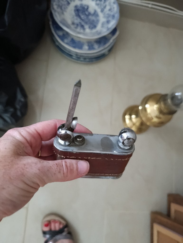 briquet, Antiquités & Art, Enlèvement