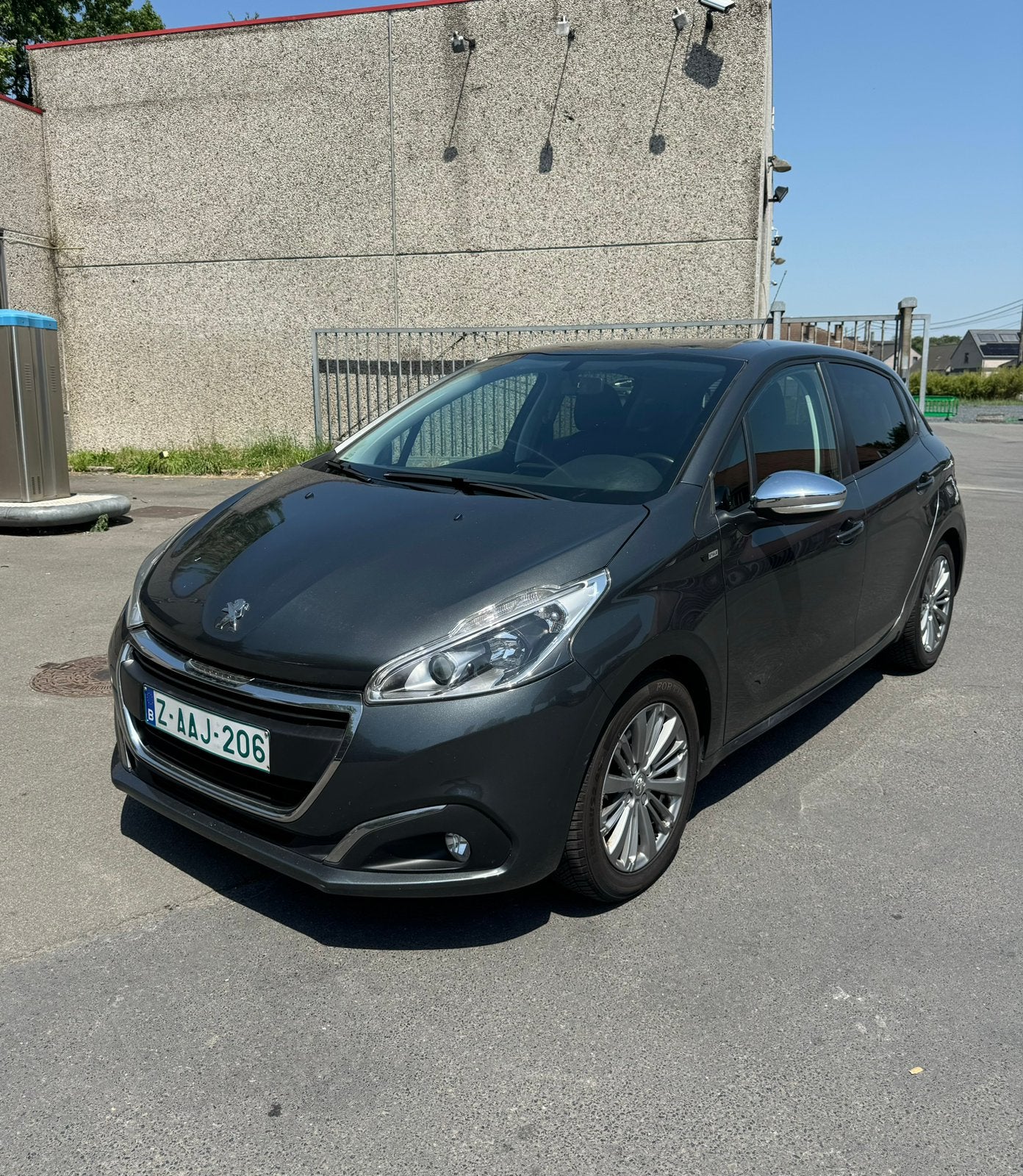 Peugeot 208 1.2i, Autos, Peugeot, Particulier, Vitres électriques, Essence, Berline, 4 portes, Boîte manuelle, Argent ou Gris