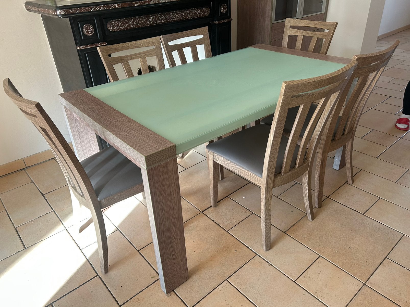 Set de meuble pour salle à manger en bon état général, Enlèvement, Comme neuf, Bois clair avec vitre, 4 à 6 chaises
