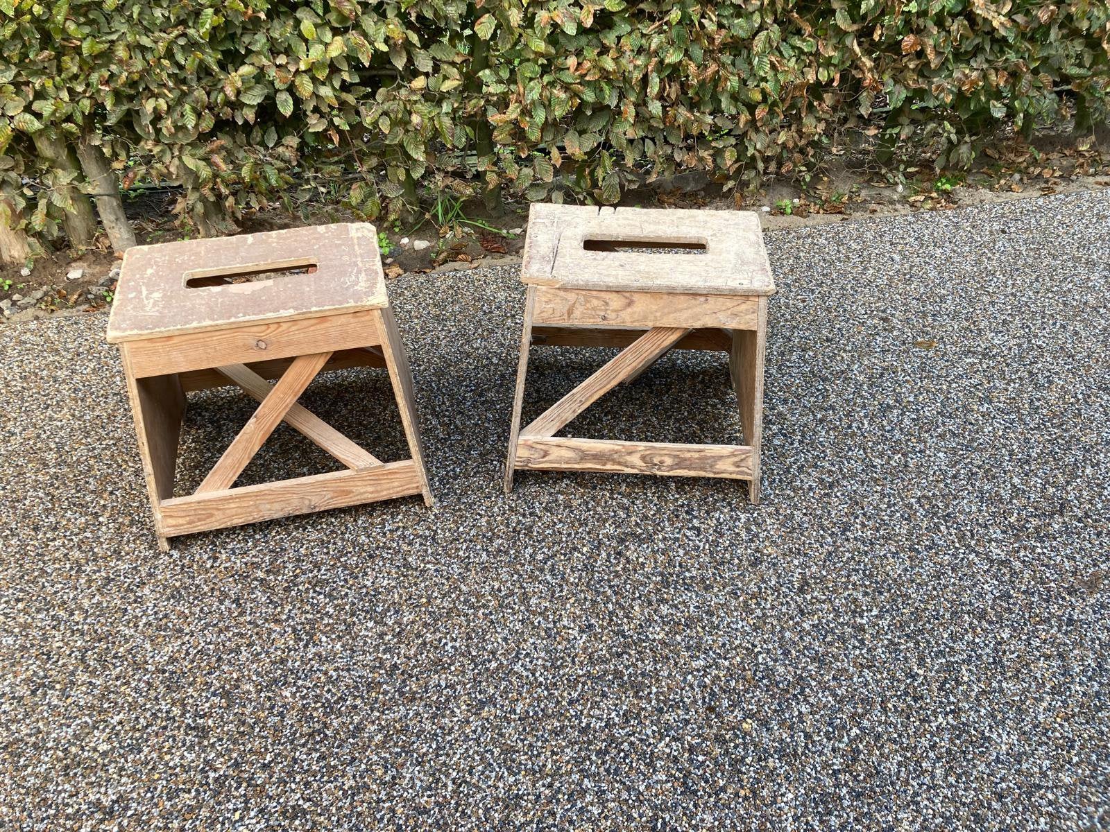 Houten bankjes, Ophalen