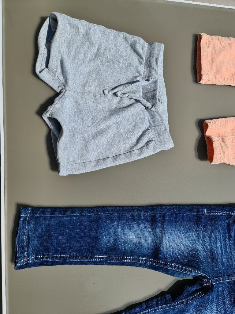 grijze korte broek 92, Enfants & Bébés, Enlèvement, Comme neuf, Pantalon