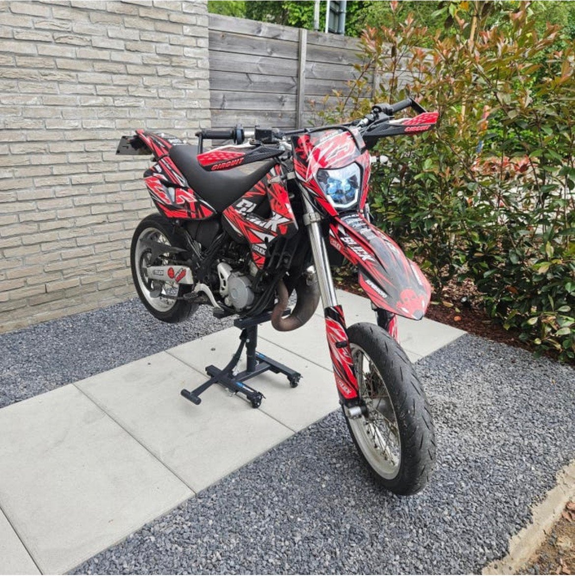 Supermoto 140cc 2takt aprilla, Bedrijf