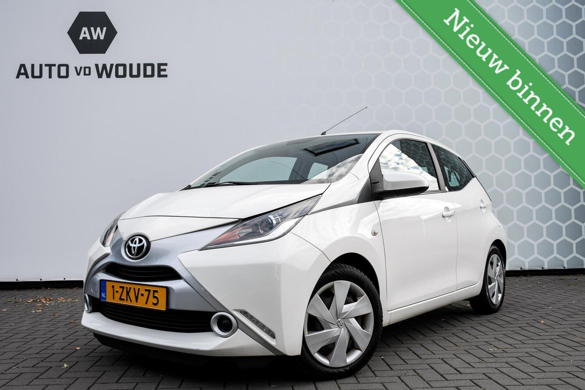 Toyota Aygo 1.0 VVT-i x-play camera Airco centrale vergrende, Auto's, Toyota, Voorwielaandrijving, Gebruikt, Zwart, Start-stop-systeem