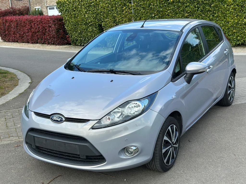 Ford fiesta TITANIUM 1.4Tdci Euro5 1e eigenaar klaar imm, Auto's, Euro 5, Stof, Parkeersensor, Bedrijf