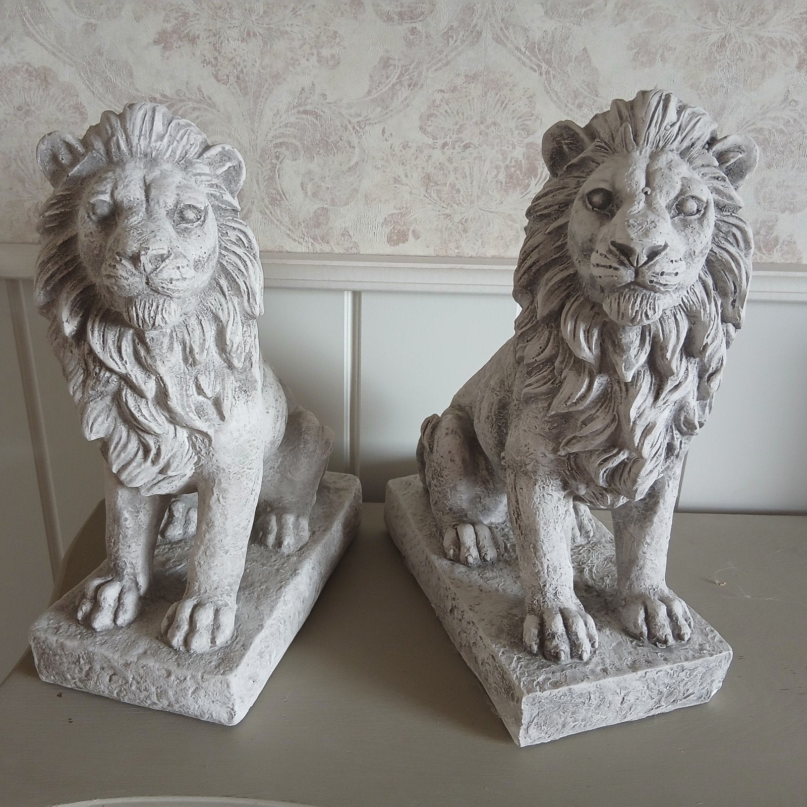 Sculptures en pierre Lions (2 pièces) pour 75 euros, Jardin & Terrasse, Enlèvement, Neuf, Pierre, Animal