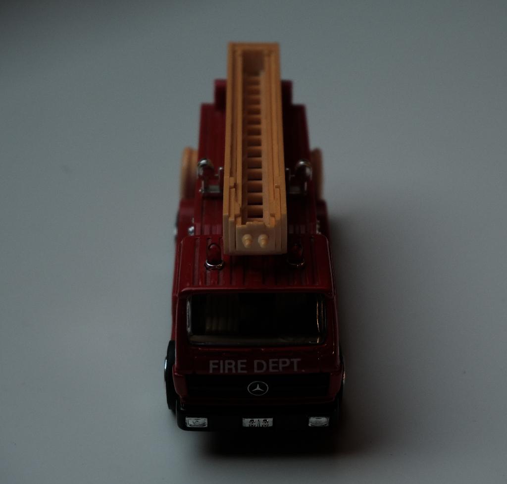 Camion de pompiers Mercedes-Benz modèle miniature, Hobby & Loisirs créatifs, Enlèvement, Utilisé, Autres types