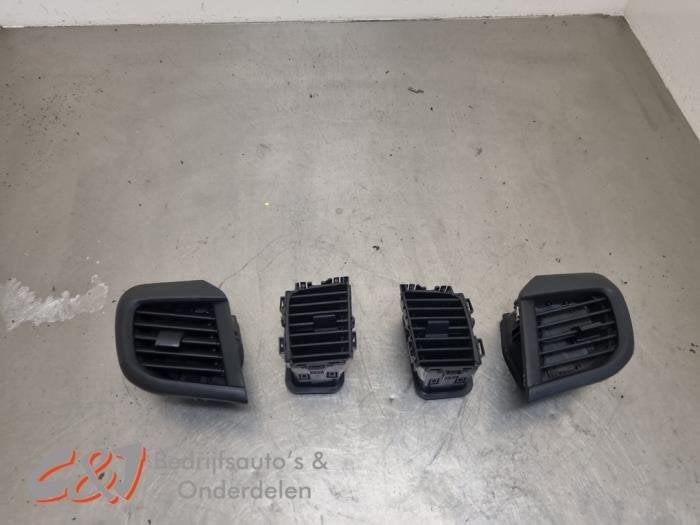 Luchtrooster Dashboard van een Toyota Pro-Ace, Gebruikt, -, -, Ophalen of Verzenden