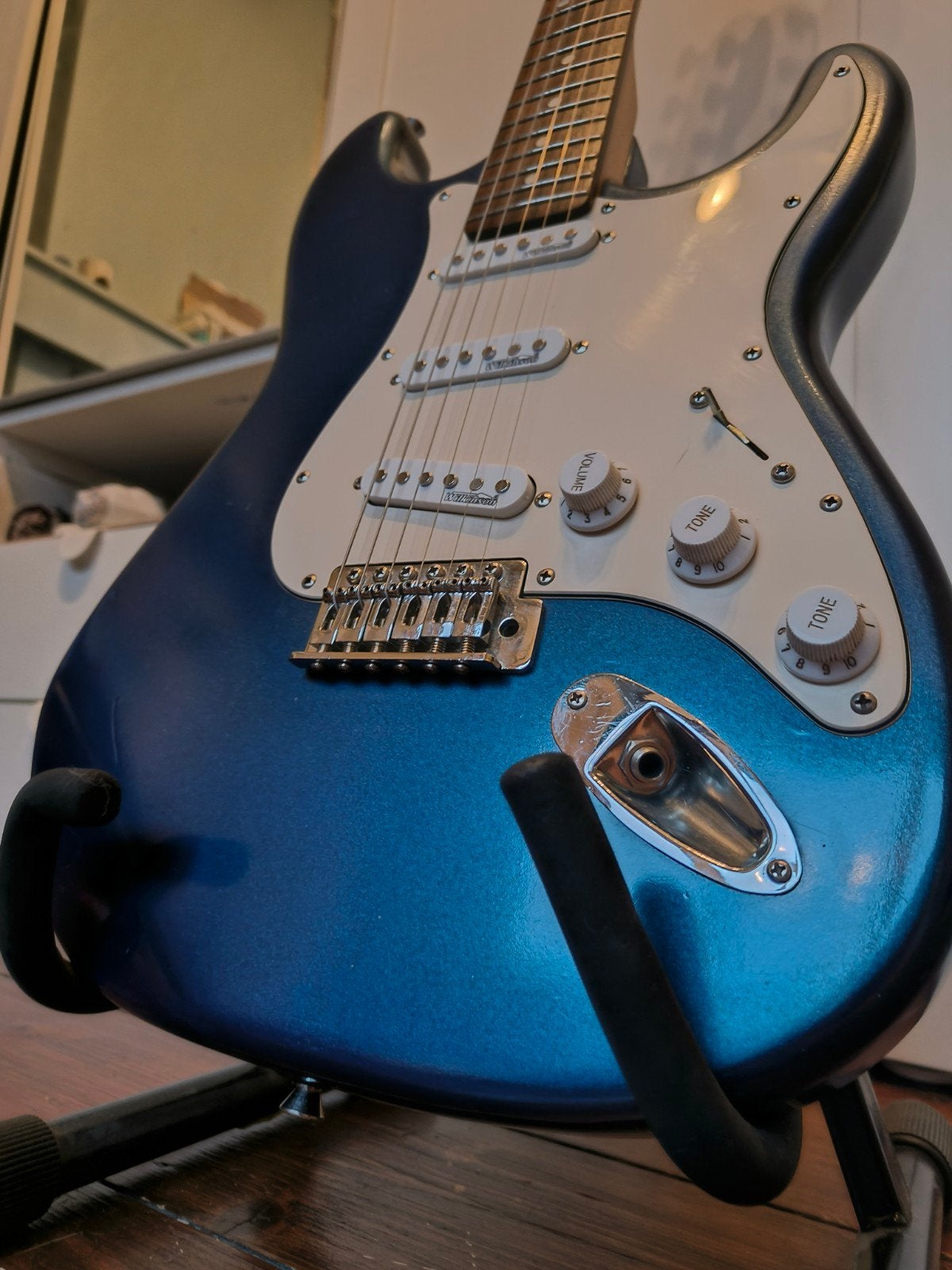 Vintage V6 Reissued Candy Apple Blue, Musique & Instruments, Instruments à corde | Guitares | Électriques, Enlèvement, Utilisé