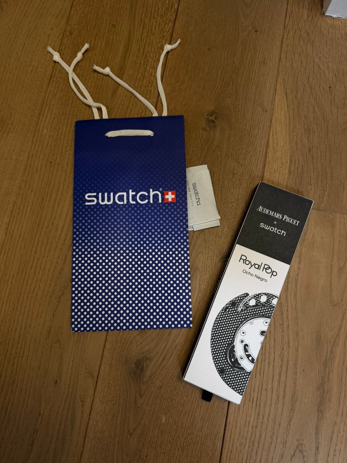 Royal Pop Ocho black, Handtassen en Accessoires, Ophalen of Verzenden, Nieuw, Zakhorloge, Swatch