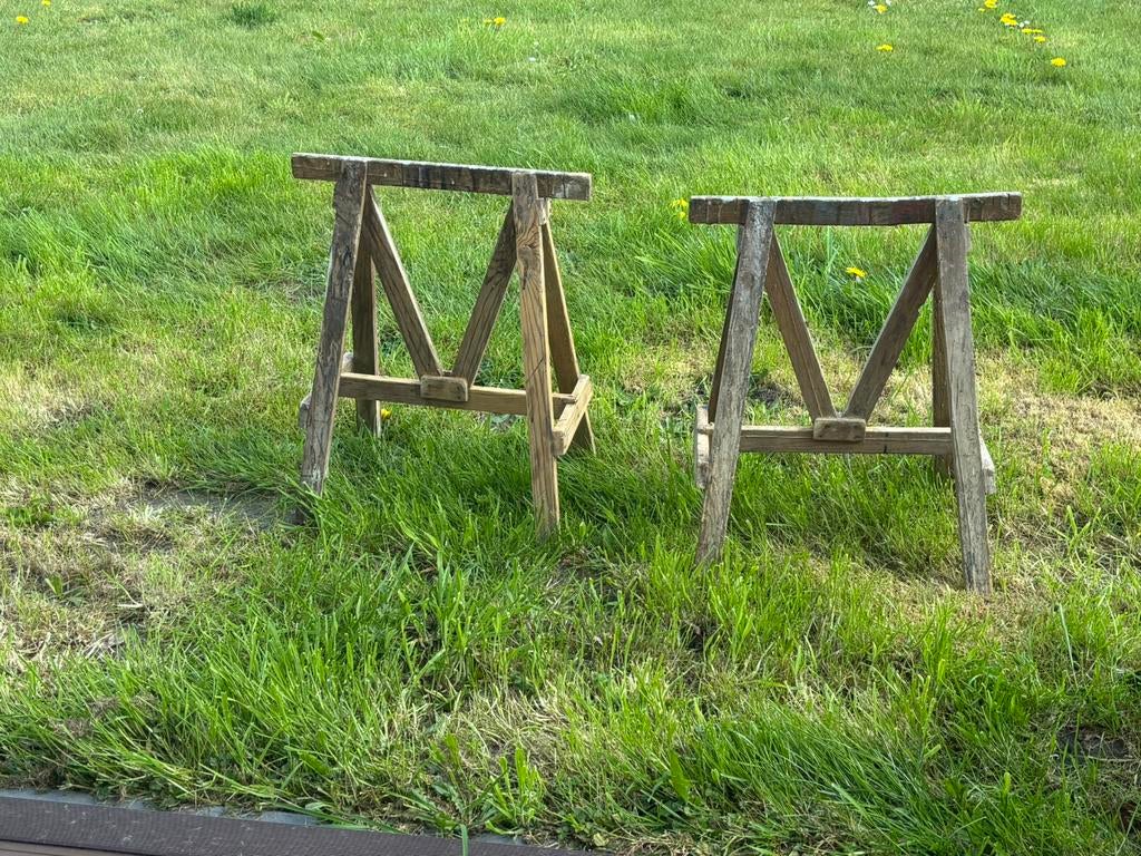 Paar oude schragen, Ophalen