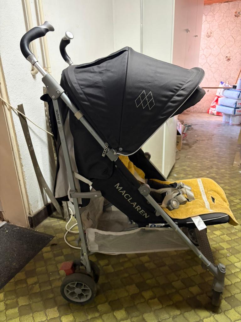 Maclaren Techno XT Black/Silver + carrycot, Enfants & Bébés, Buggys, Utilisé, Maclaren, Couverture pieds, Enlèvement